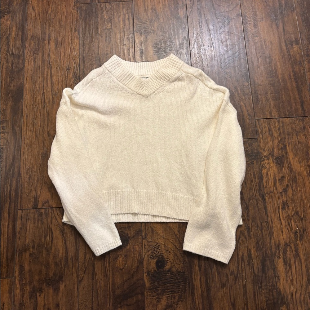 GAP Cream V-Neck Pullover Sweater